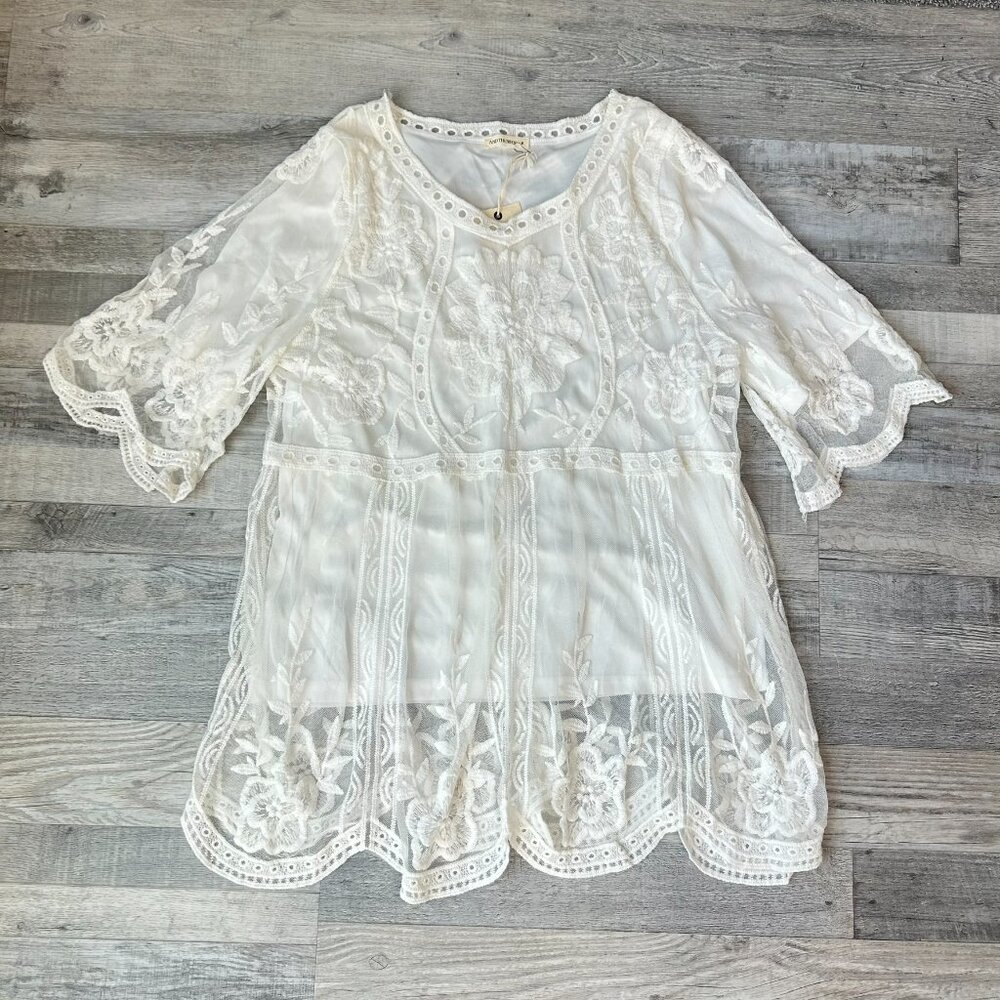 AndTheWhy NWT white lace boho embroidered floral mesh tunic top size medium G50